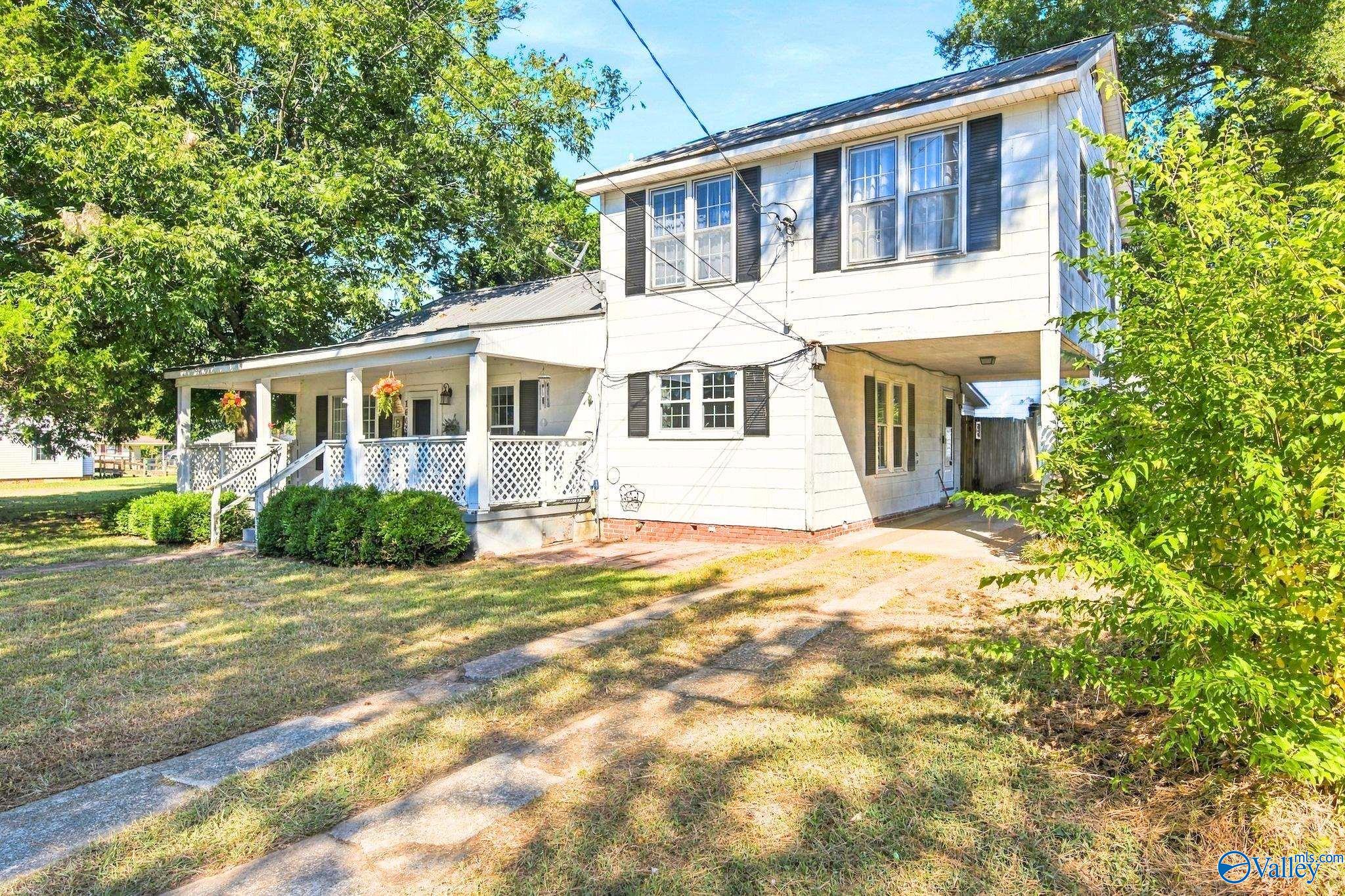 1608 College Street SE — photo