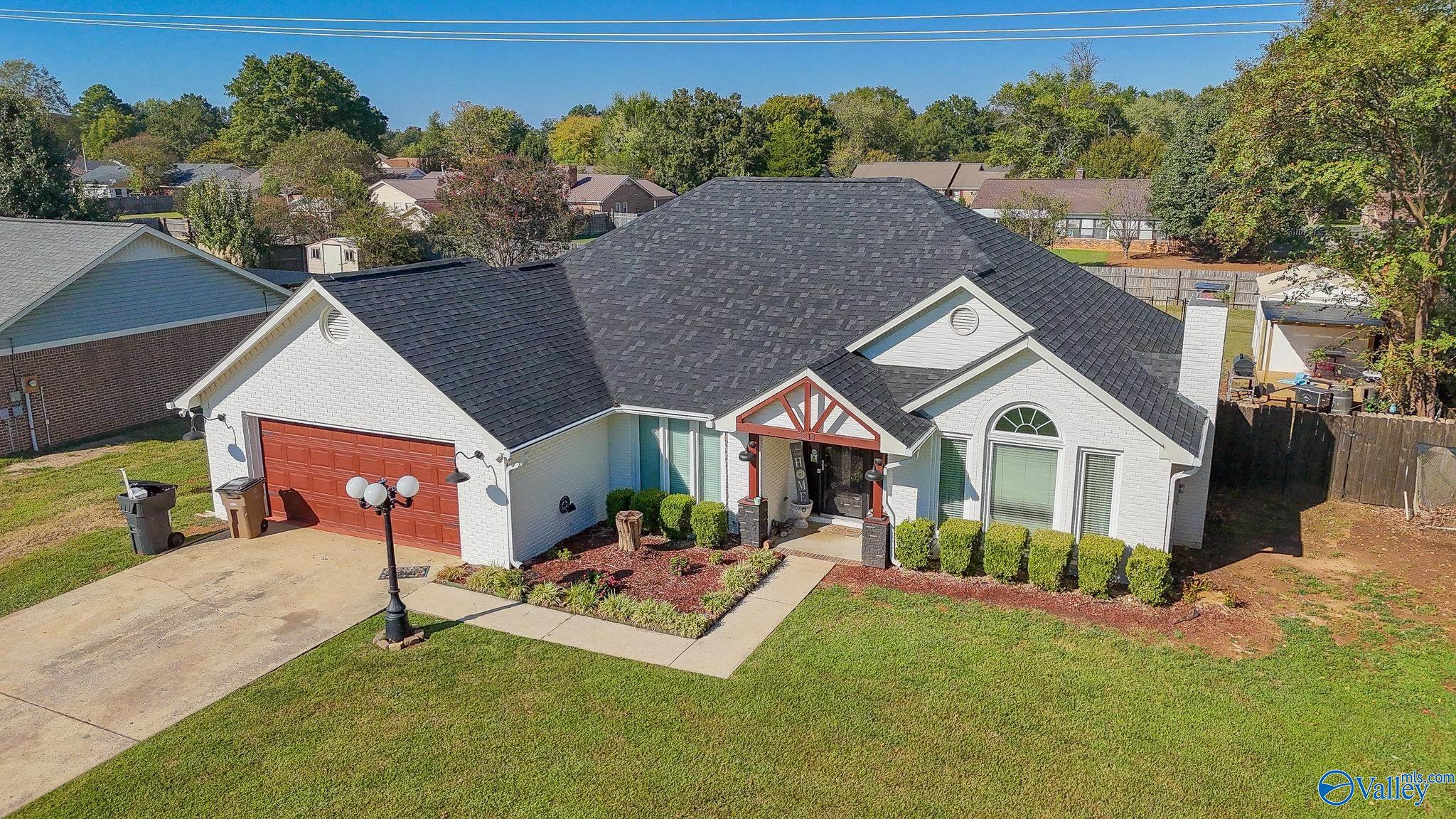 2214 Carleton Drive, Decatur, AL 35603 — photo 2