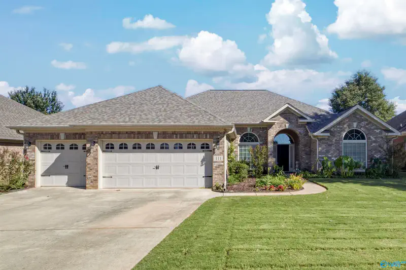 111 Castlewood Drive — photo
