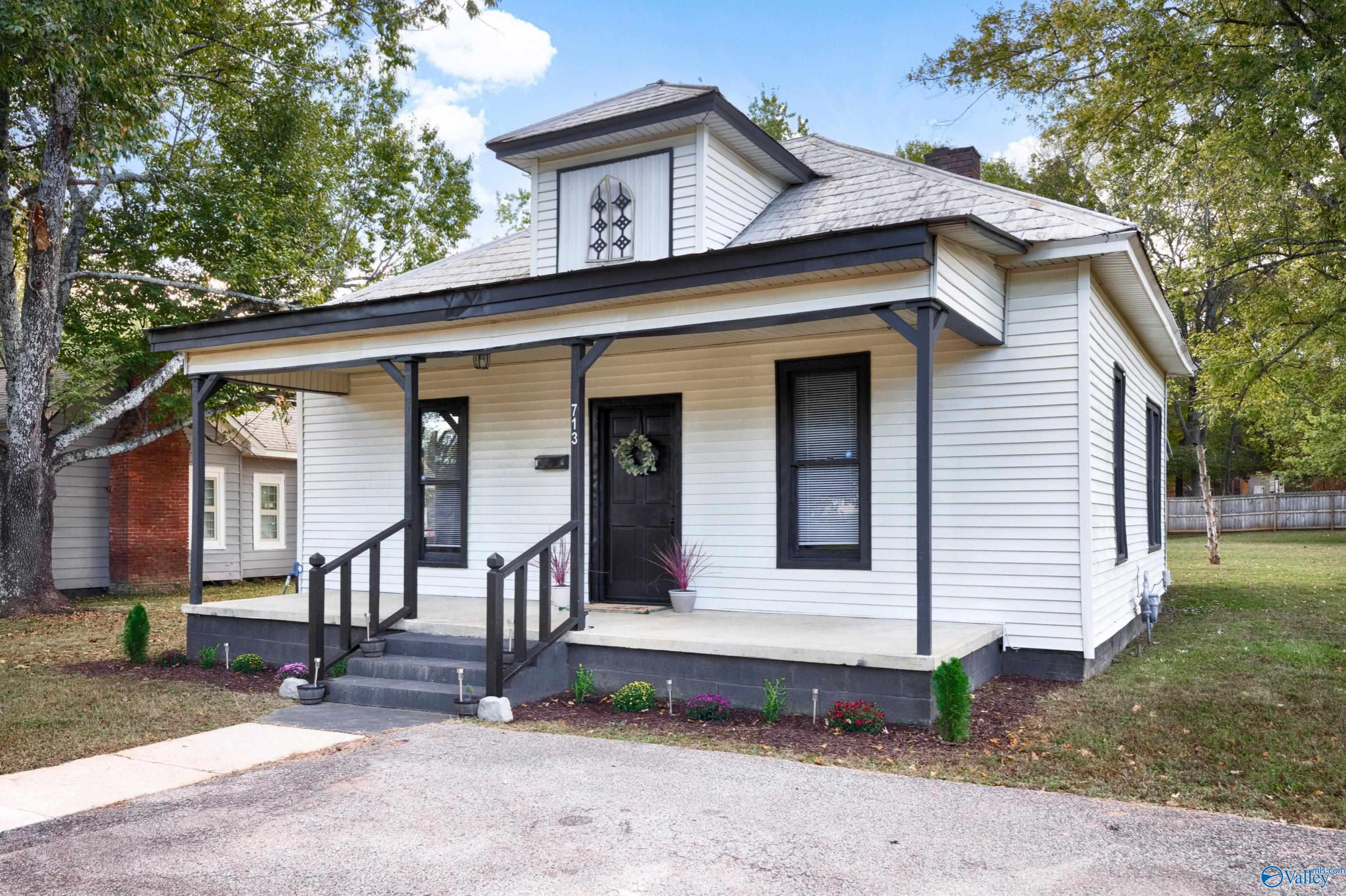 713 W Washington Street — photo