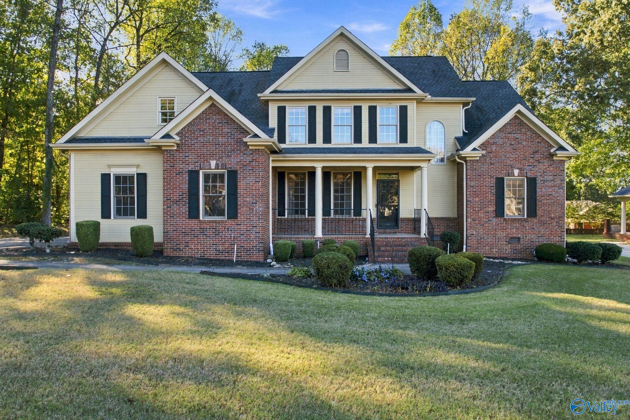 146 Greenlawn Drive NE — photo