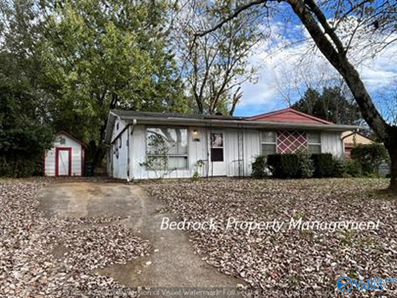 3210 Yale Circle NW — photo