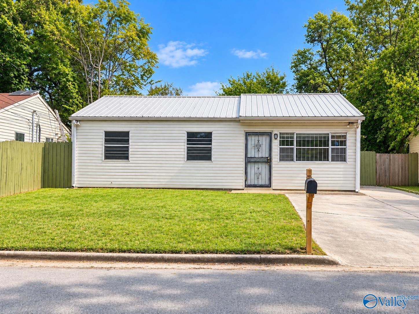Home in Huntsville, AL 35801 — photo 2