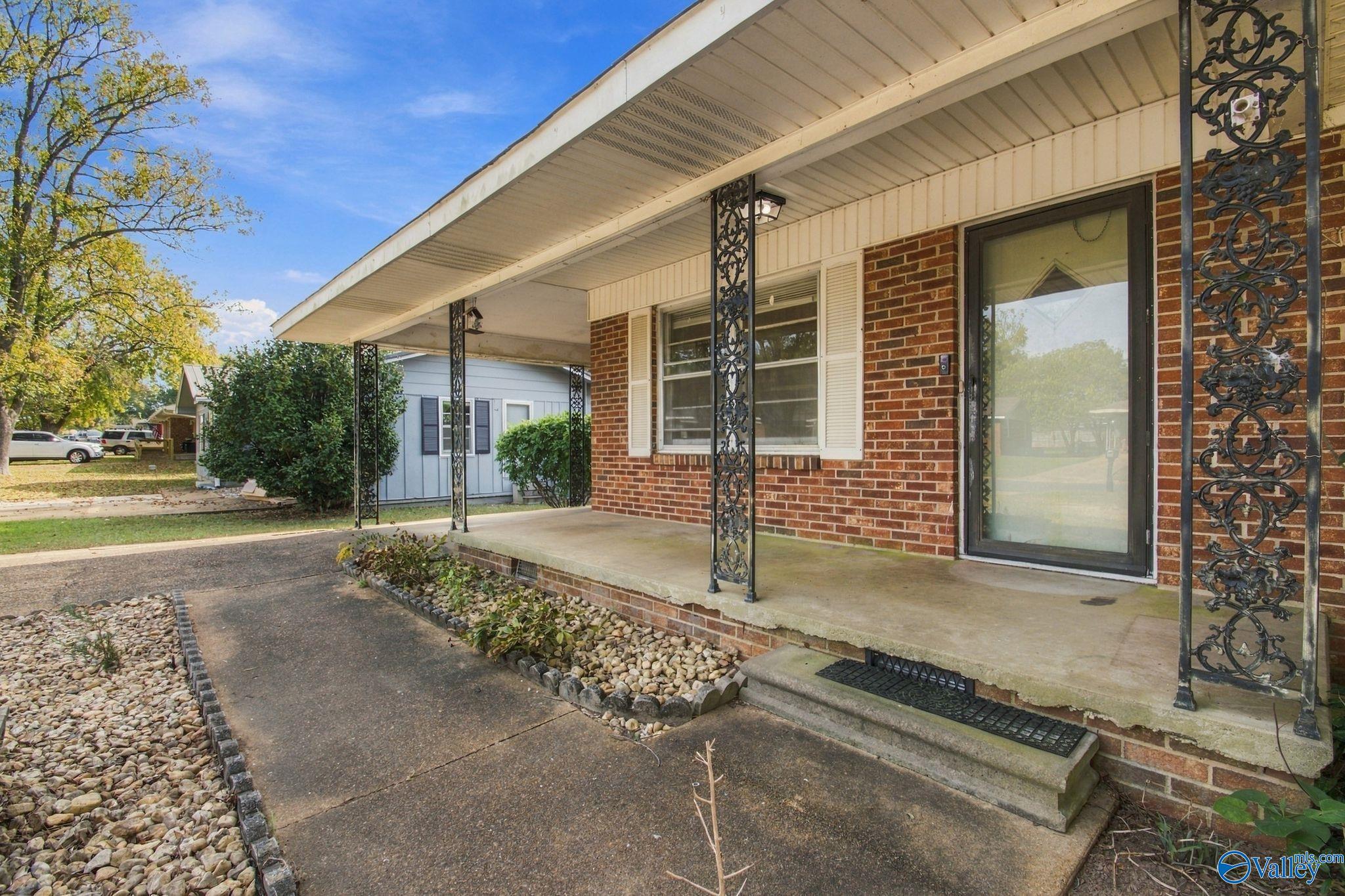 425 SW Clearview Street, Decatur, AL 35601 — photo 2