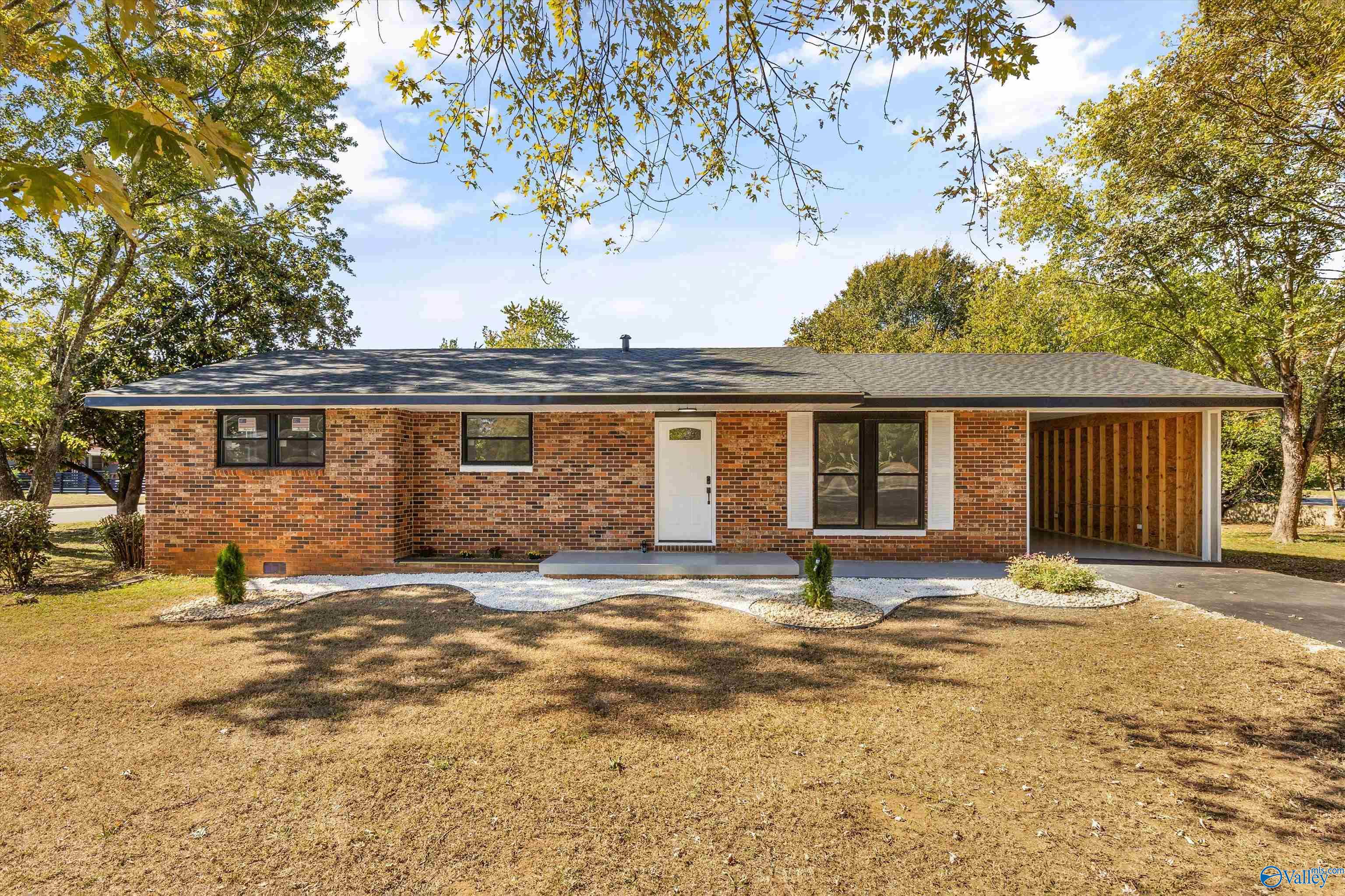 1001 Hillview Drive NW — photo