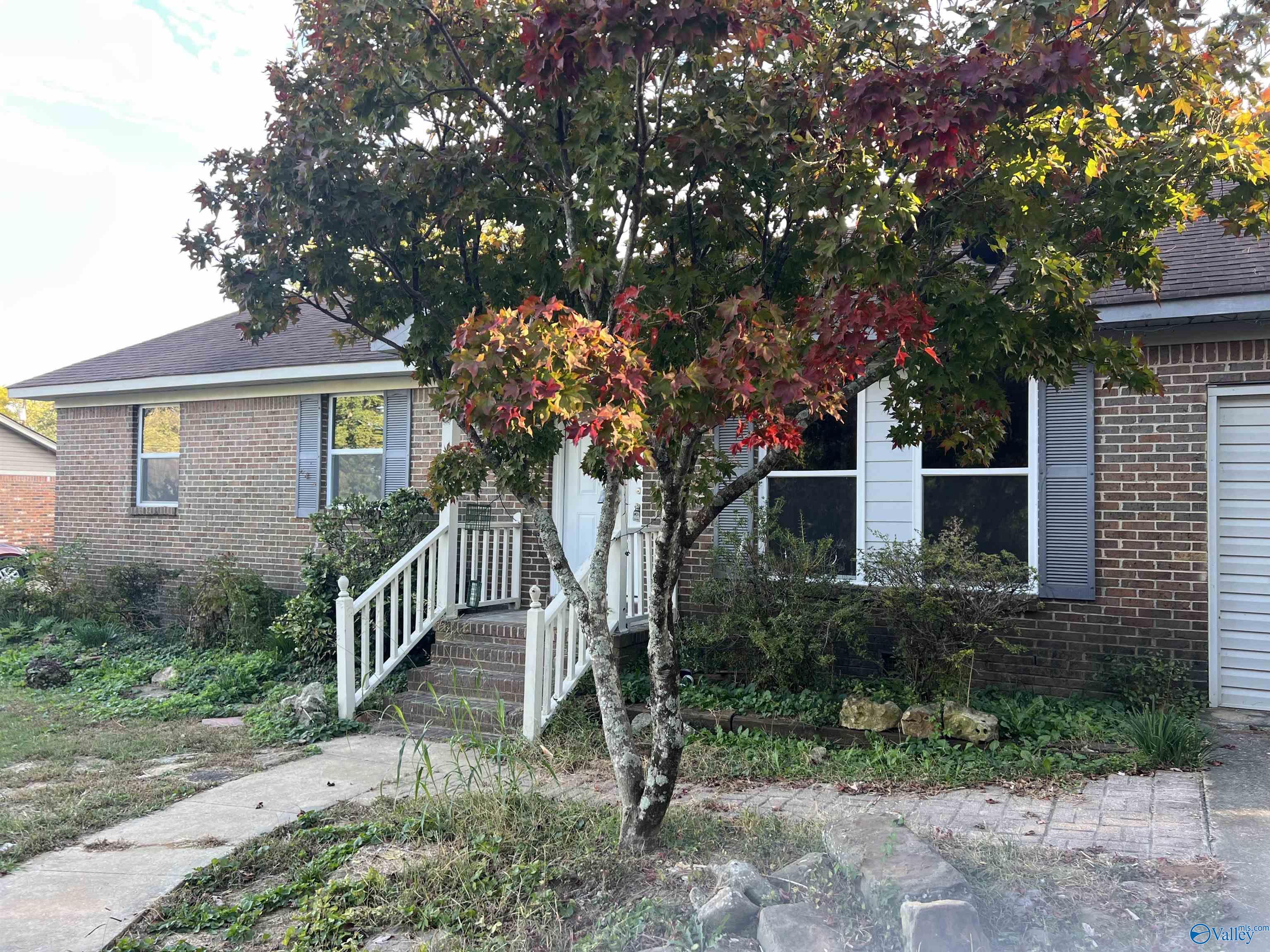 813 Cedar Lake Road — photo