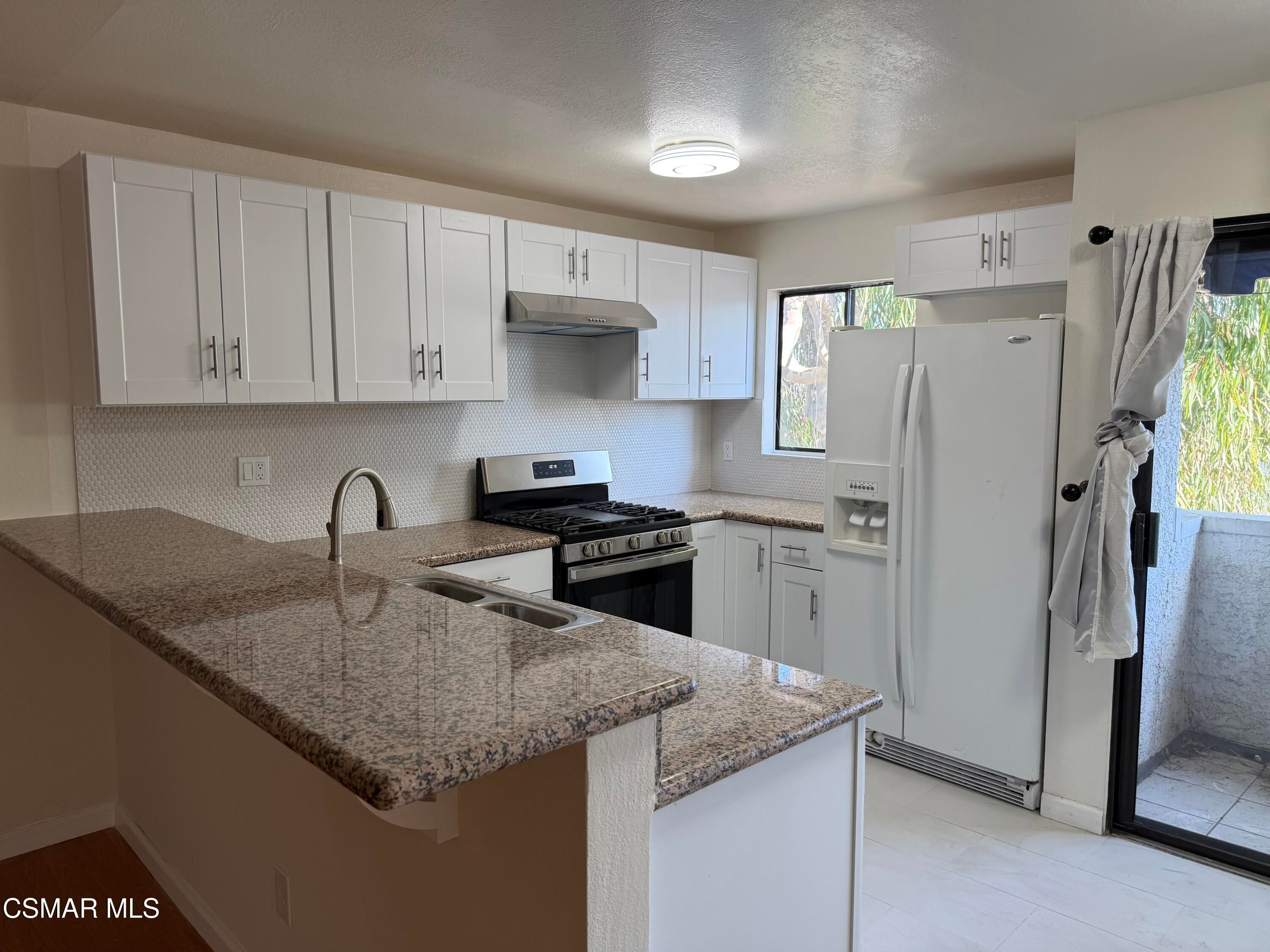 18530 Hatteras Street 313 — photo