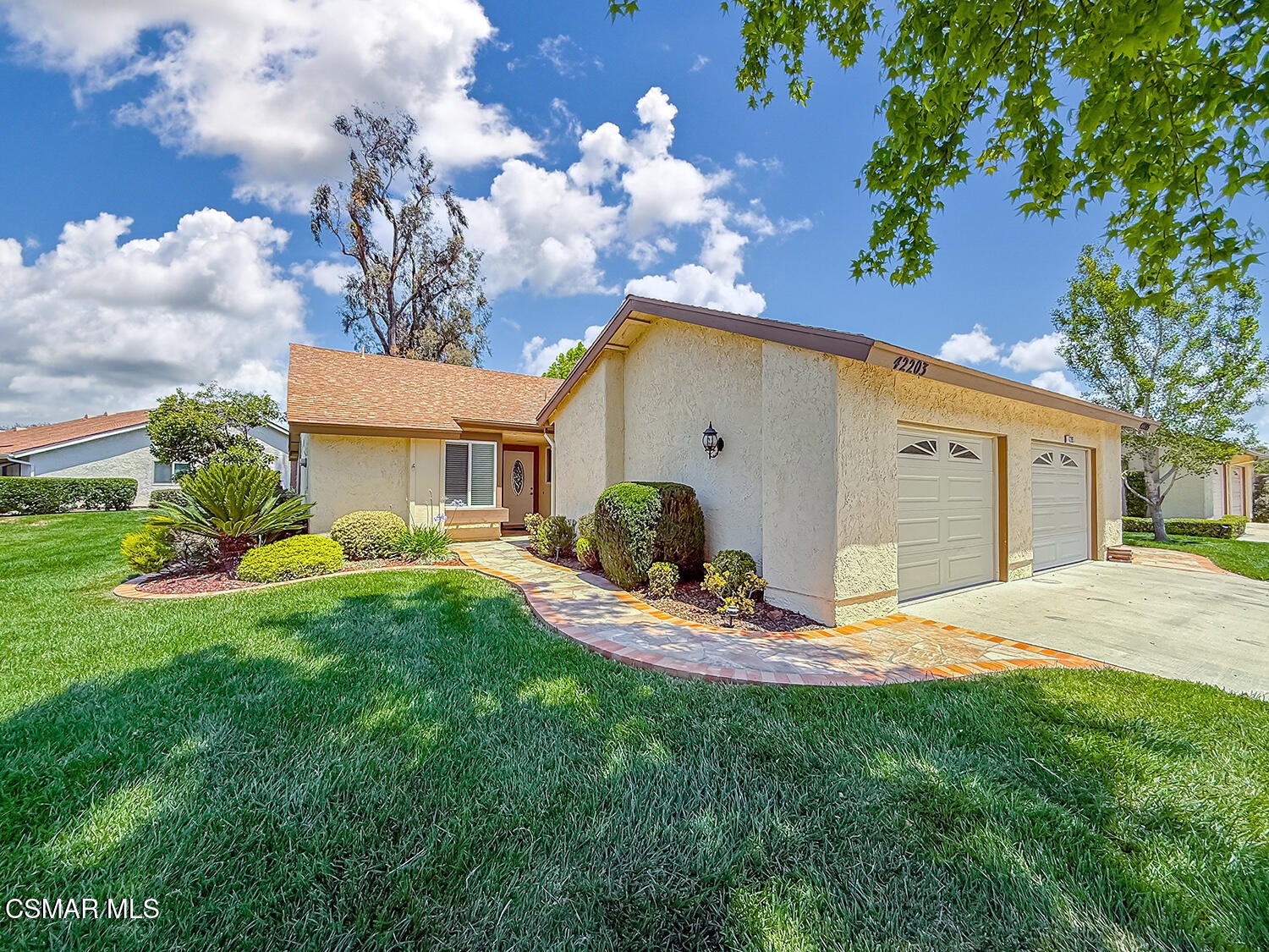 42203 Village 42 — photo