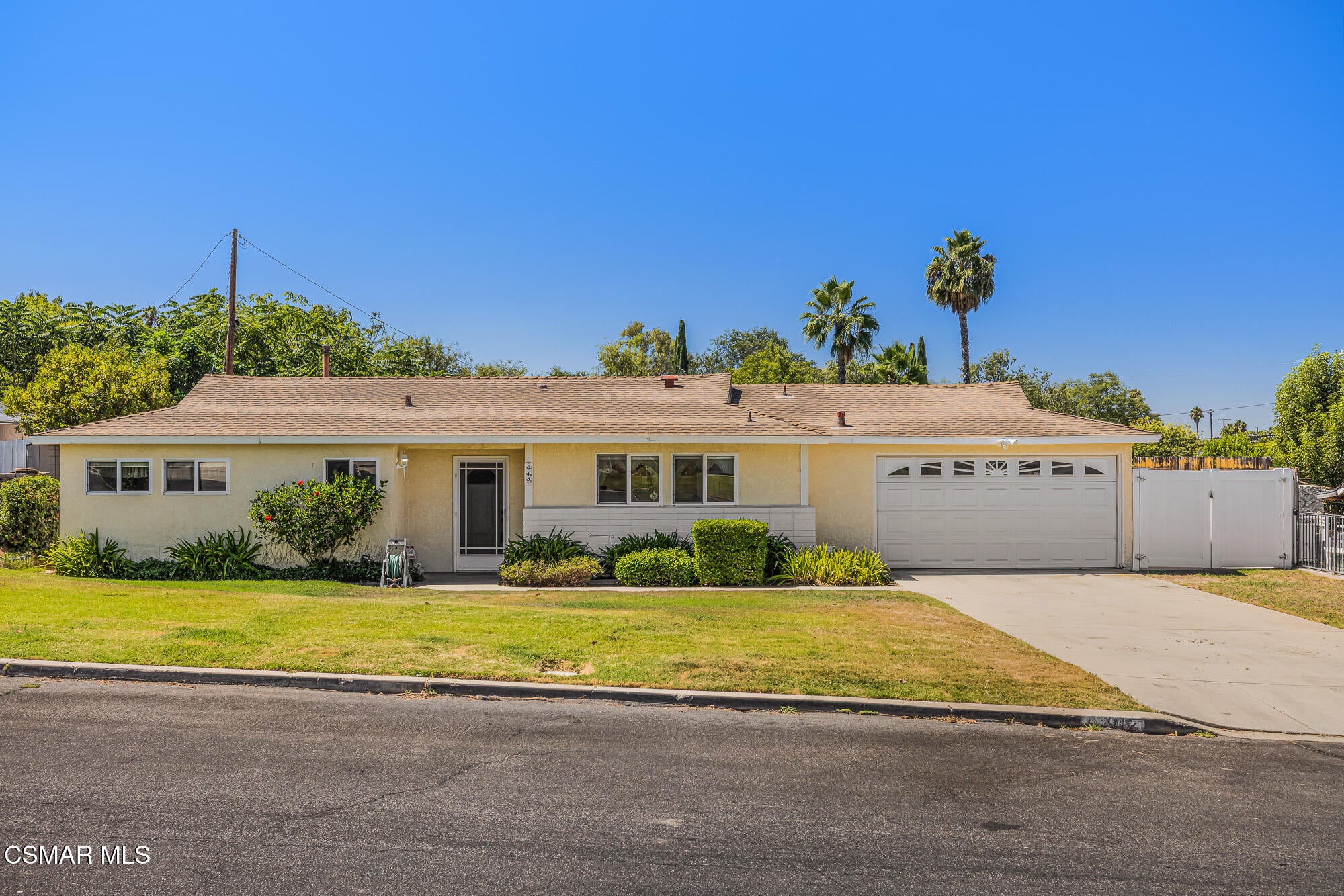 912 Calle Tulipan — photo