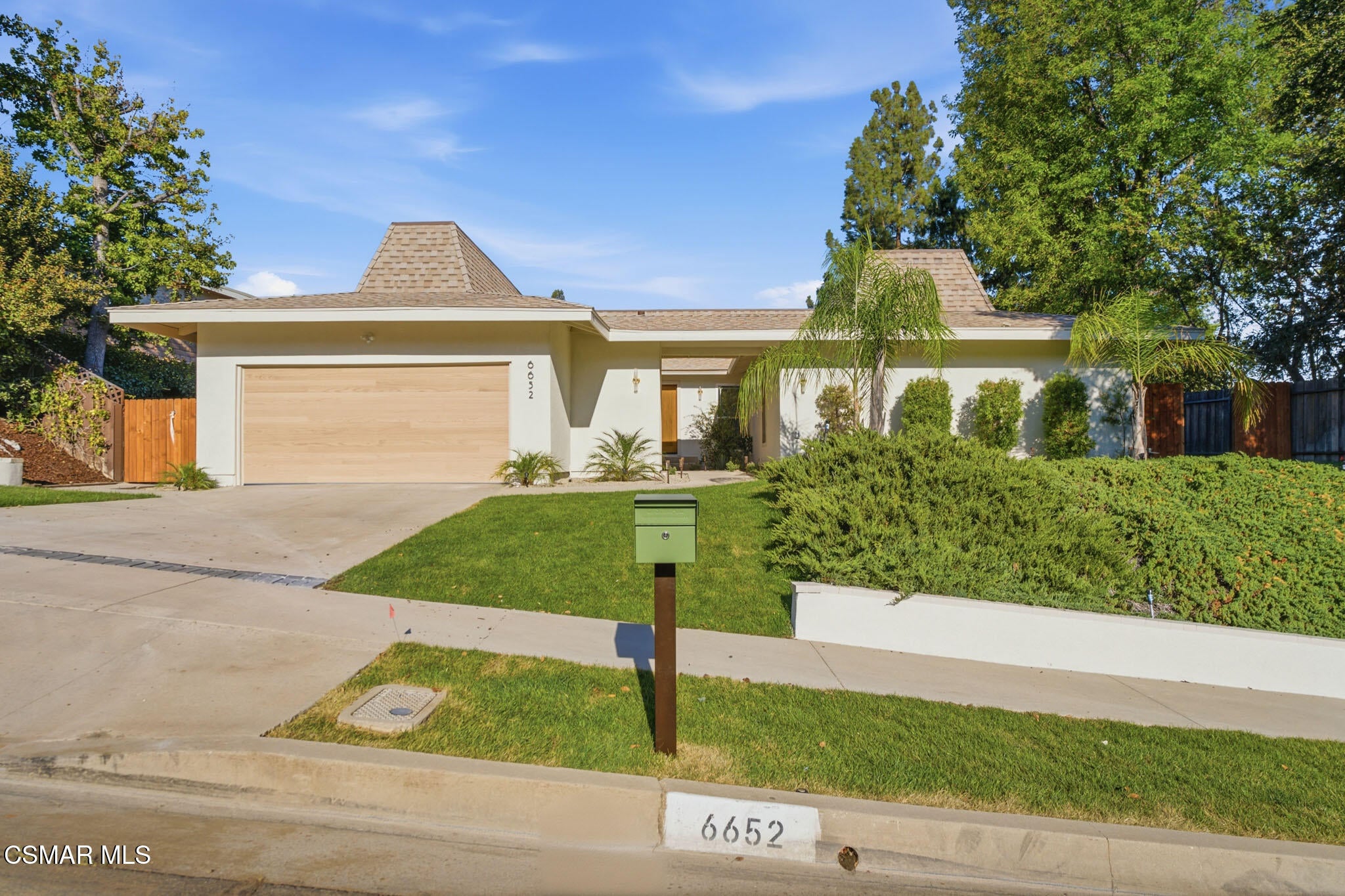 6652 Daryn Drive — photo