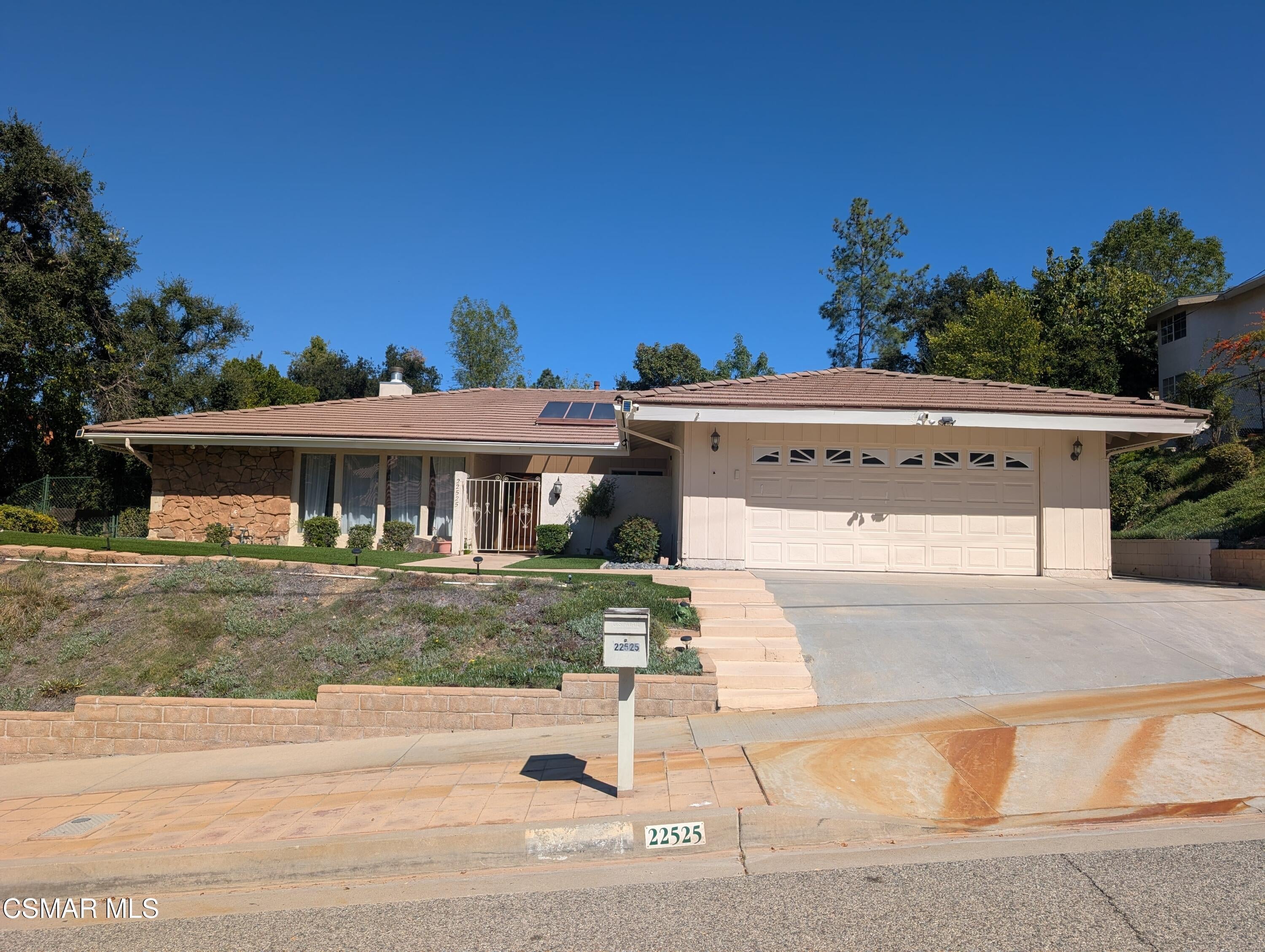 22525 Dardenne Street — photo