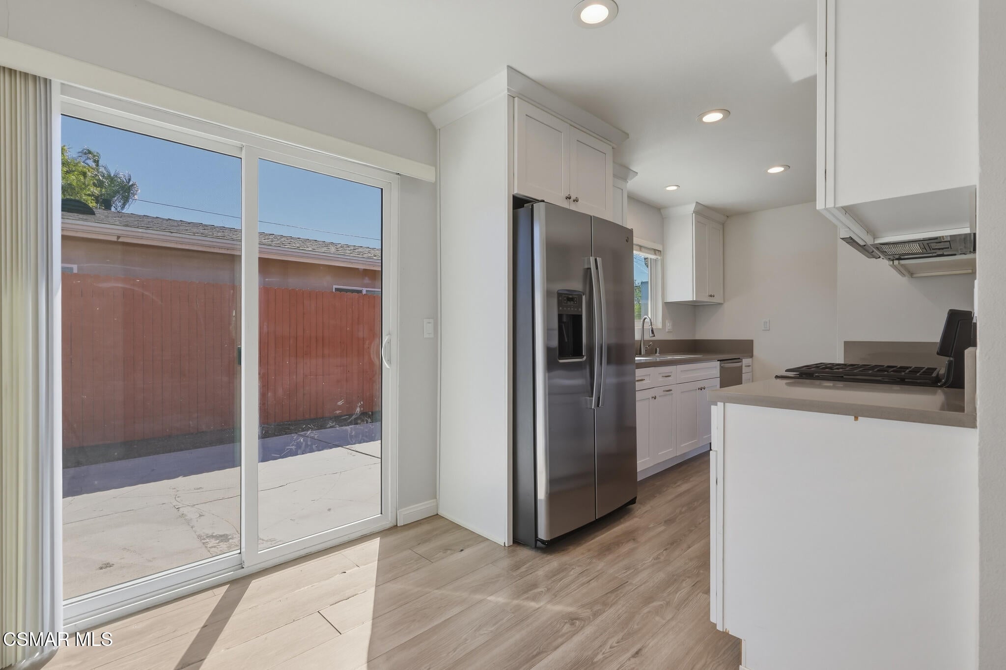 880 E Avenida De Las Flores — photo