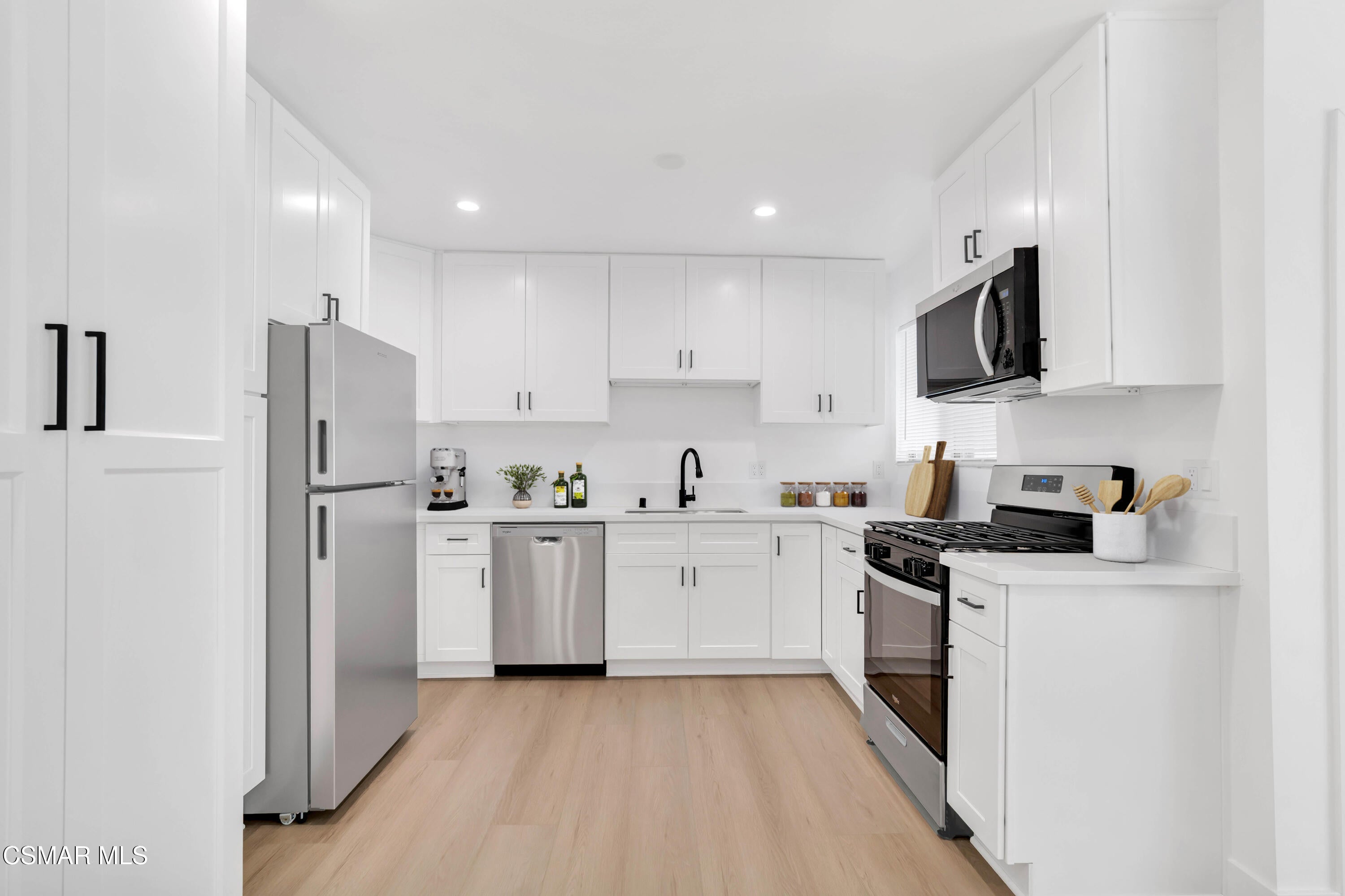 605 Warwick Avenue 633-6 — photo
