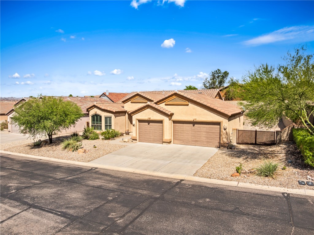 910 Talon Pointe Drive — photo