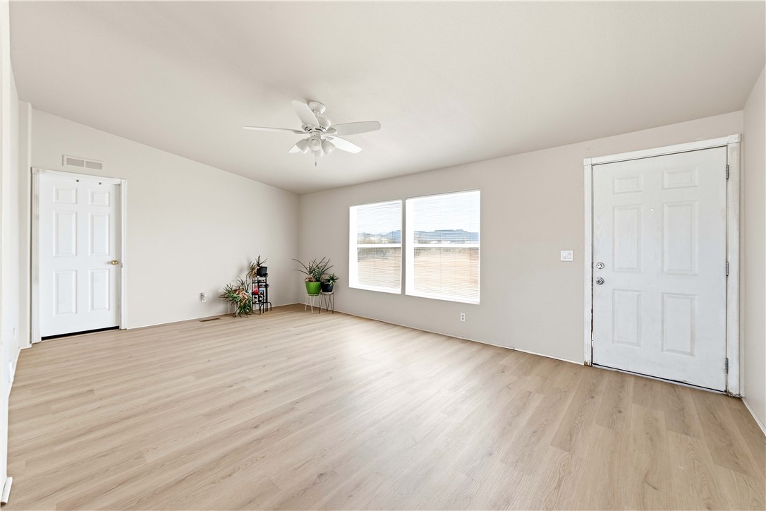 4729 N Stewart Mtn Rd — photo