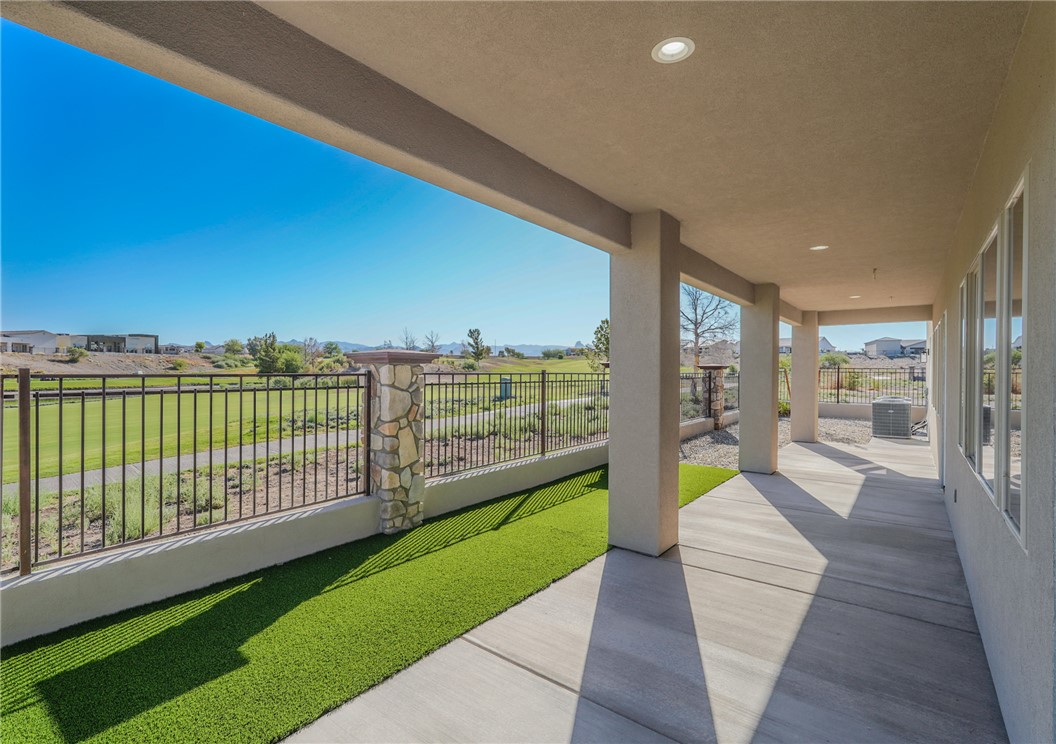 2353 E Calle Toledo — photo
