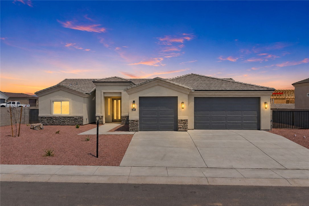 2675 E Sunset Canyon Way — photo
