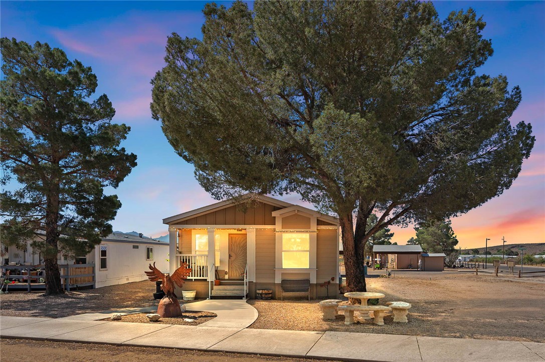 1207 E Aralia Drive — photo