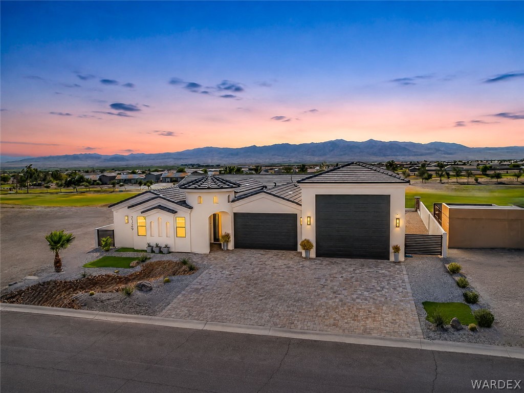 2329 E Calle Toledo — photo