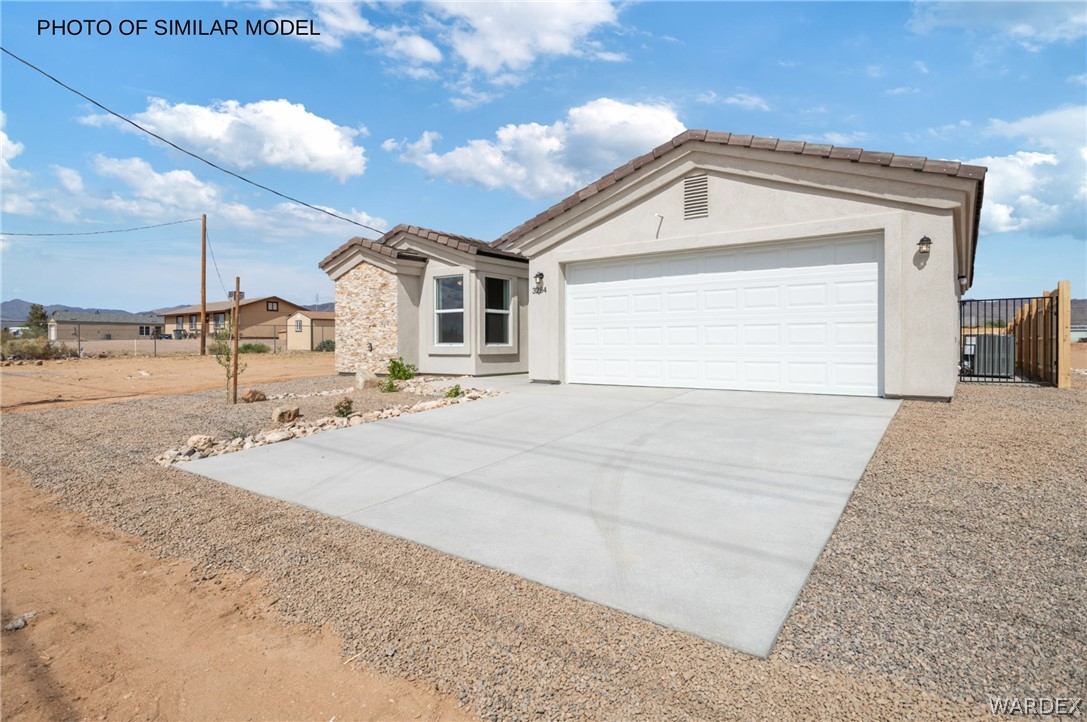 10037 N Larkspur Drive — photo