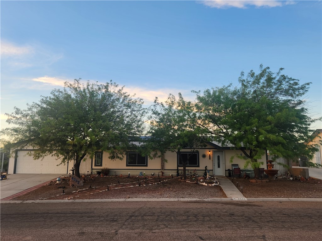 2533 E Curtis Way — photo
