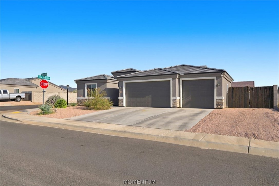 2627 E Estrella Vista — photo