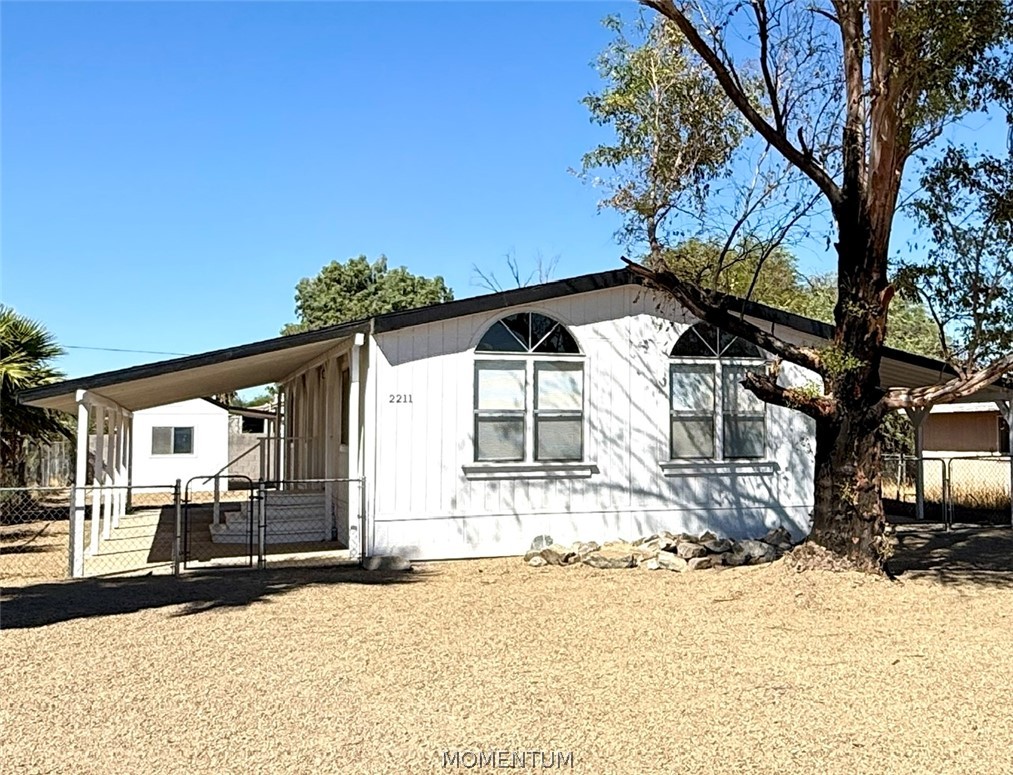 2211 E Maverick Drive — photo