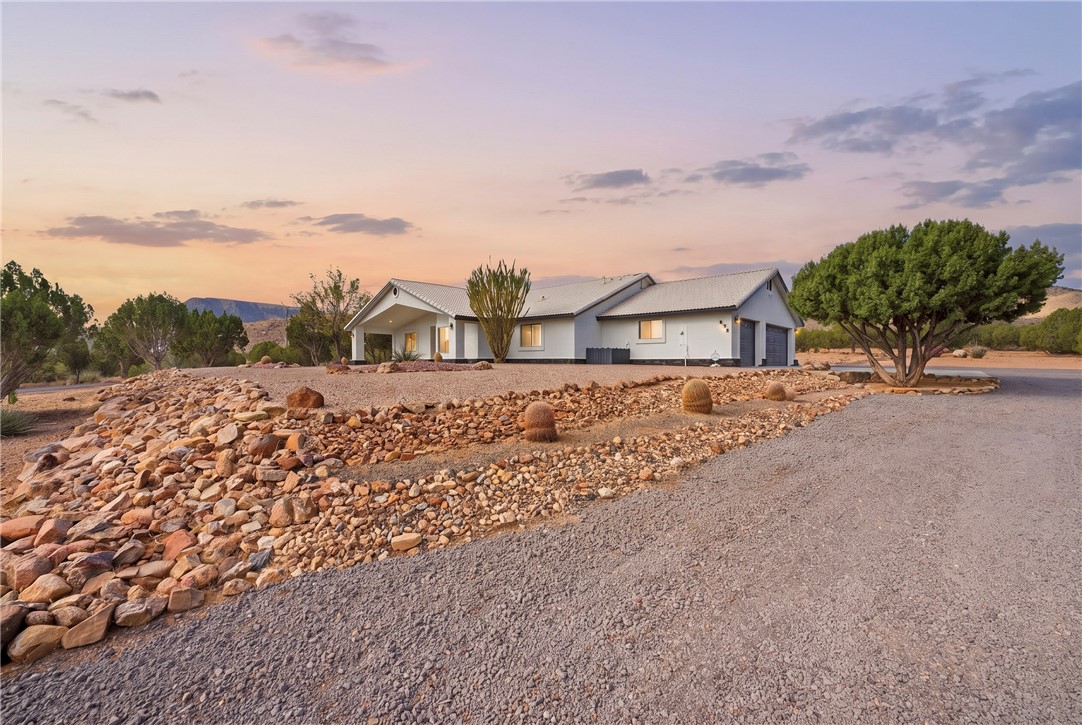 828 W Sundown Road — photo