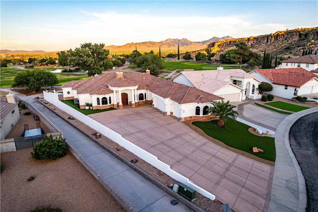 625 Country Club Drive — photo