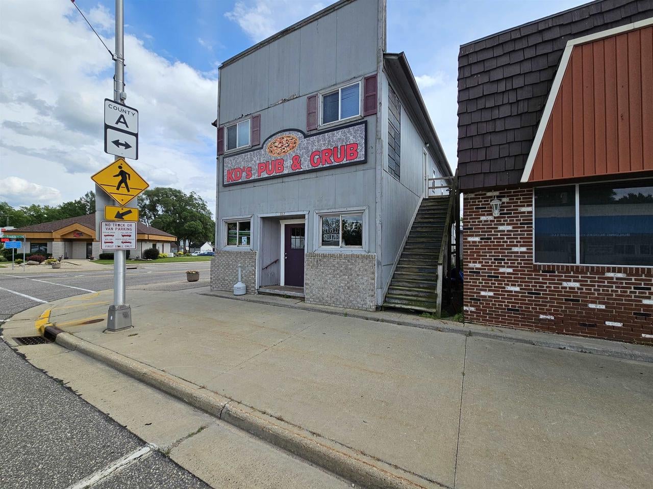 107 W Ormsby Street — photo