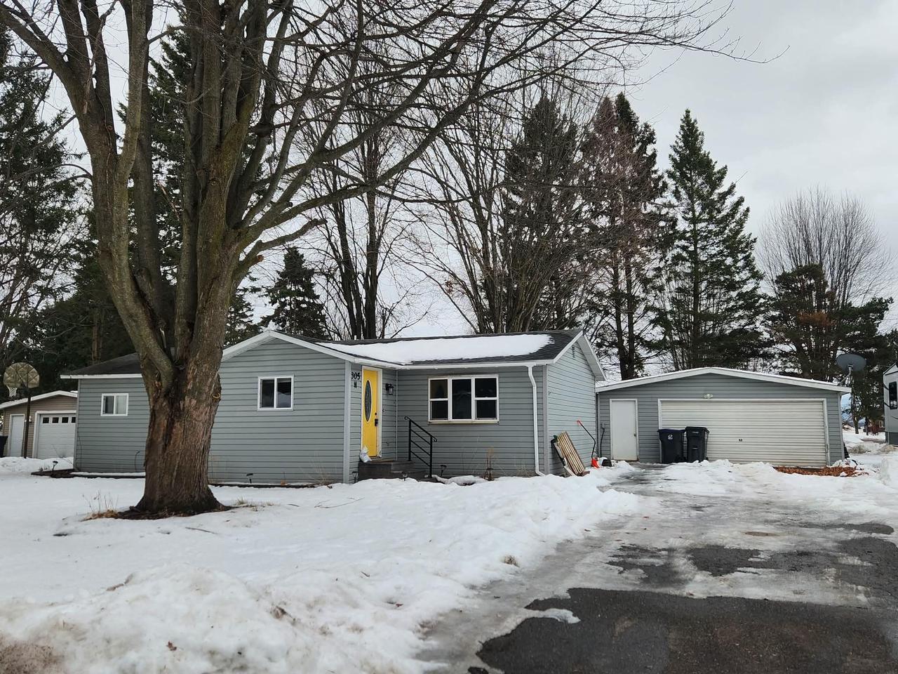 305 W Roberts Street — photo