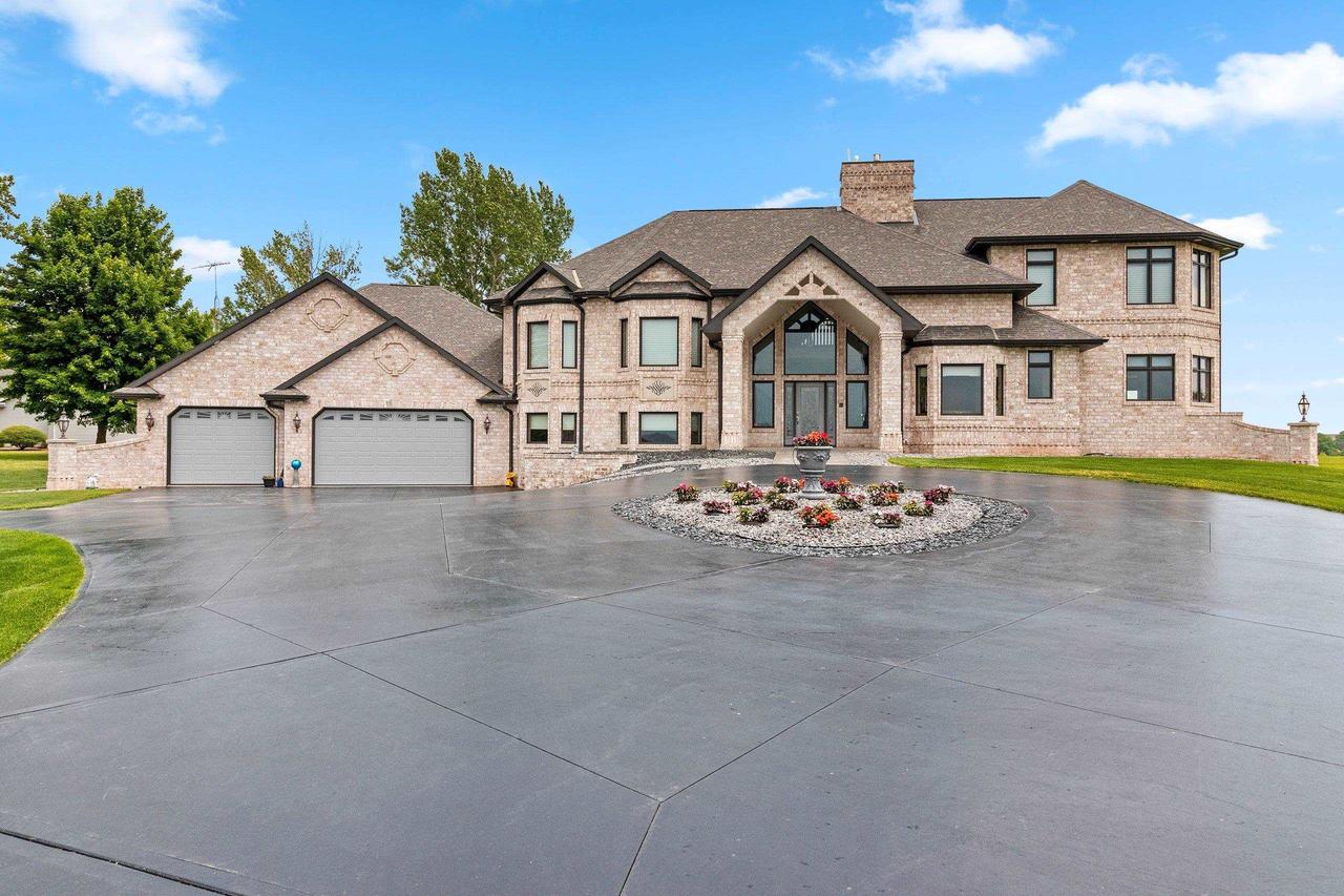 2315 Silveridge Drive — photo
