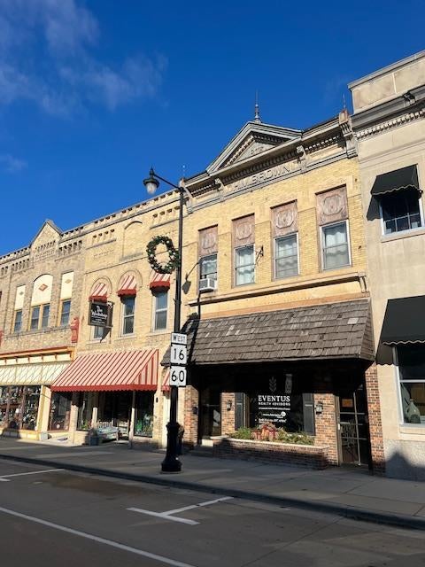 122 - 124 W James Street — photo