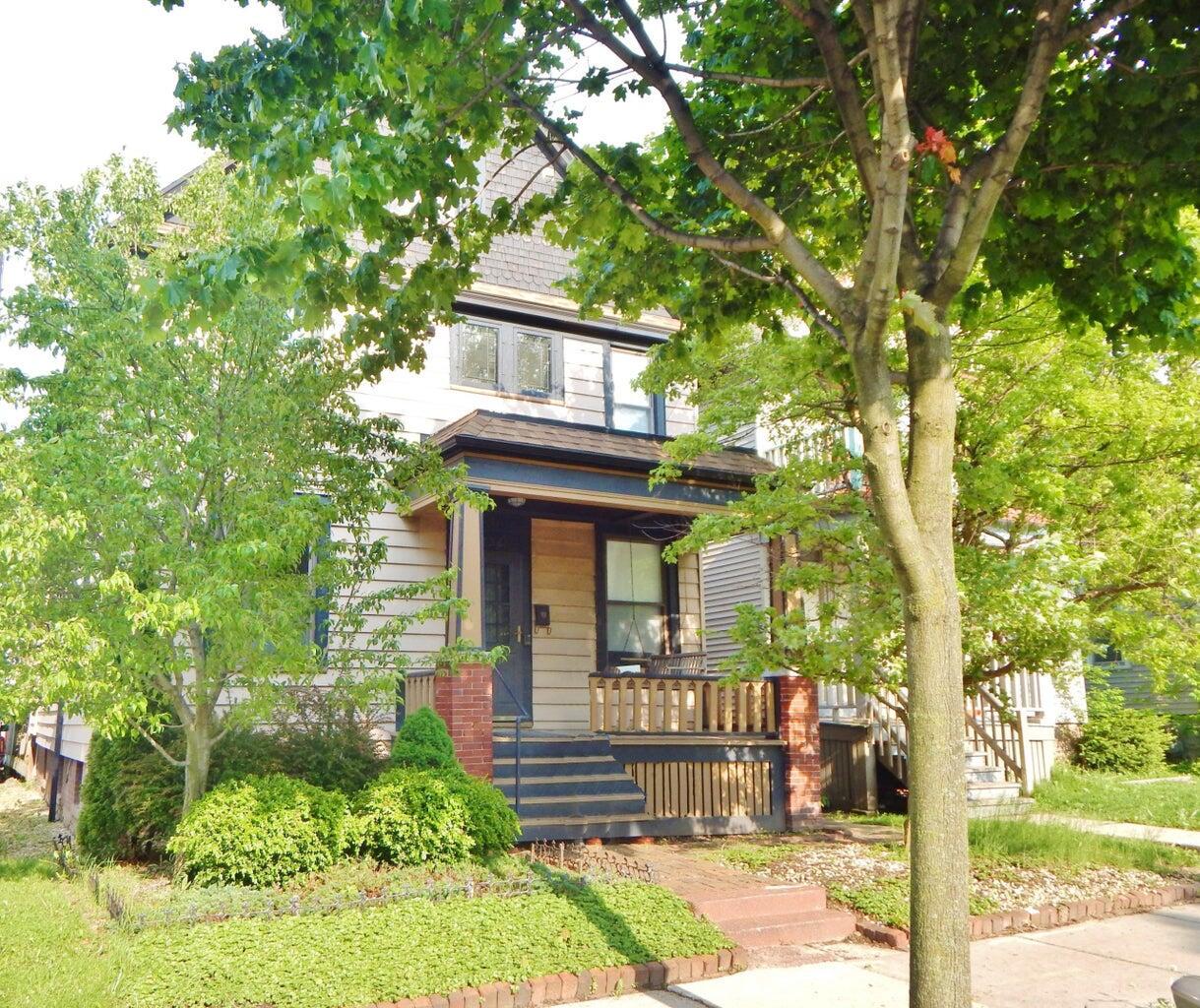 2736 N Oakland Avenue — photo
