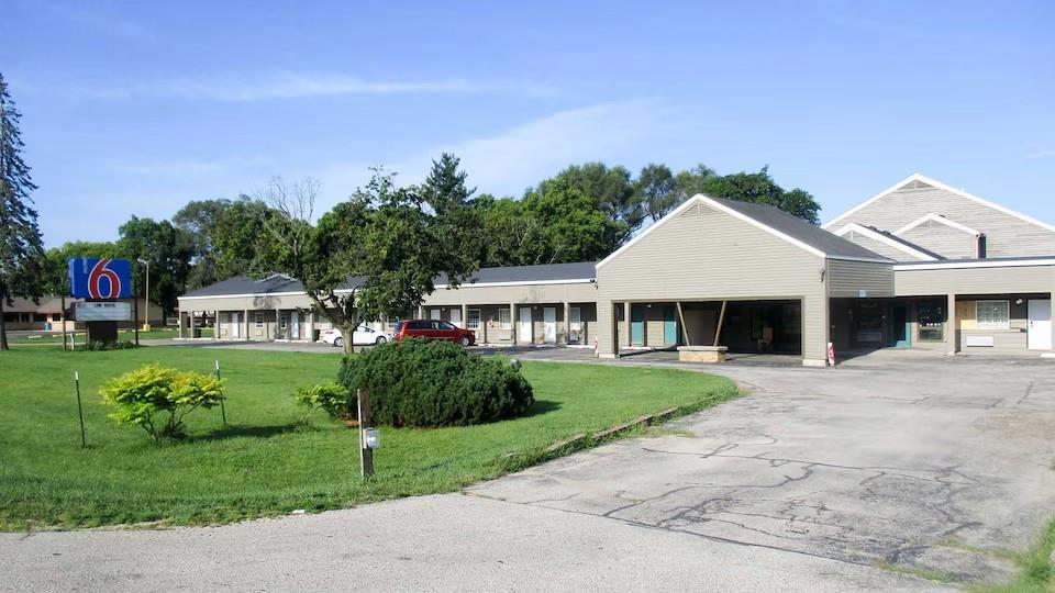 533 N Marquette Road — photo