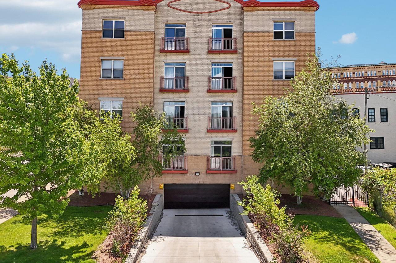 134 Main STREET, Racine, WI 53403 — photo 3