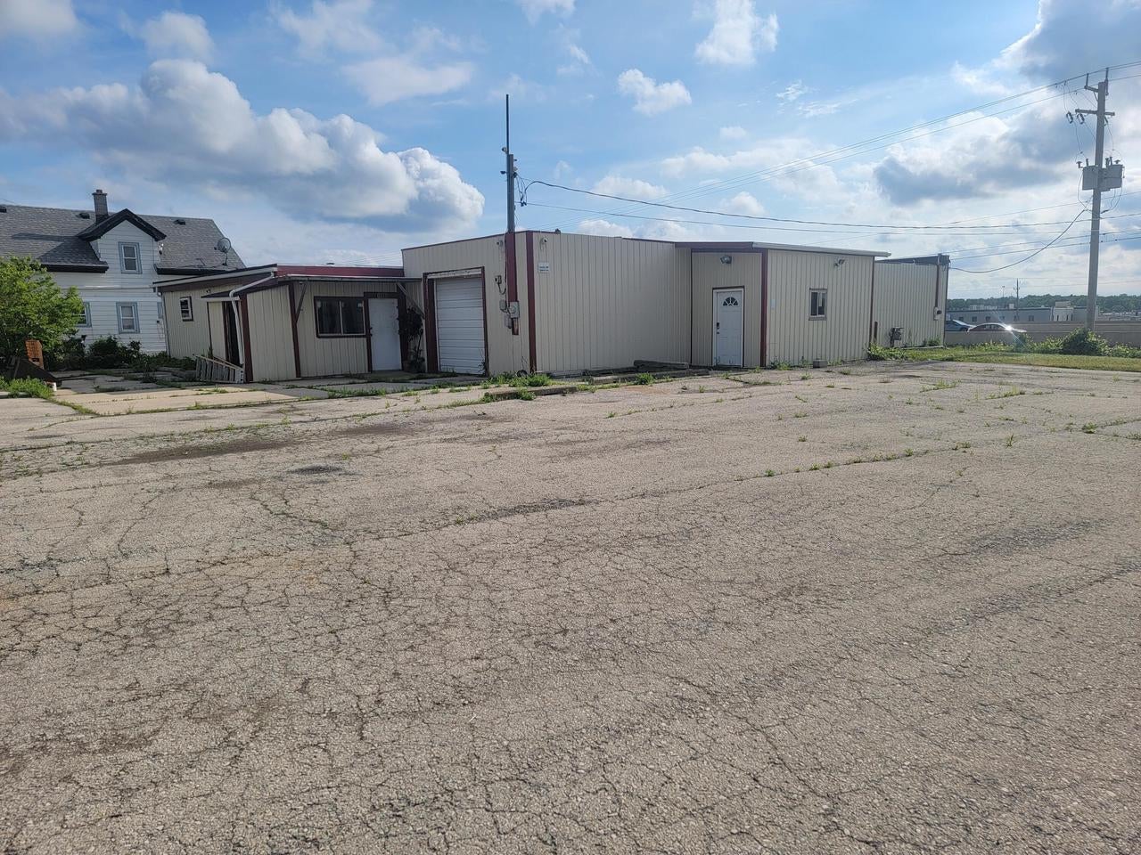 8333 E Frontage Road — photo