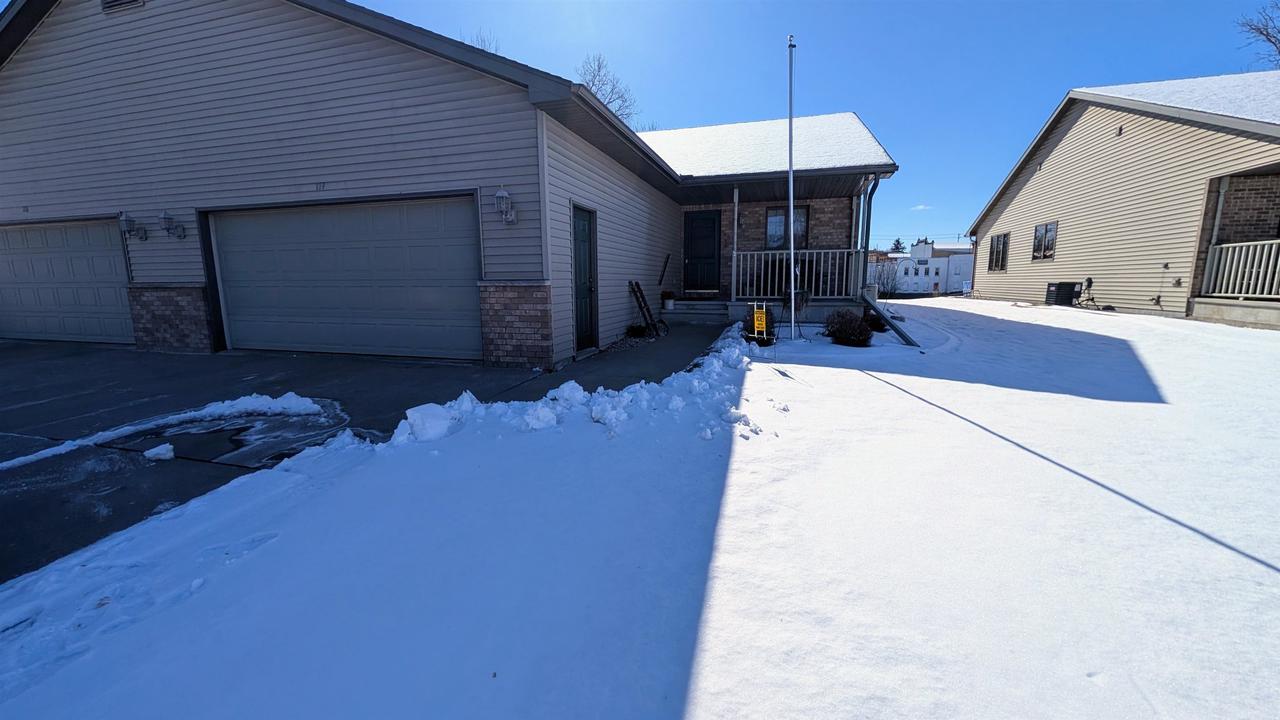 114 E North Water Street — photo