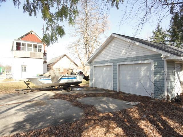 302 W Division St — photo