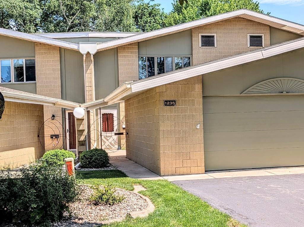 1235 W Nicolet Cercle — photo