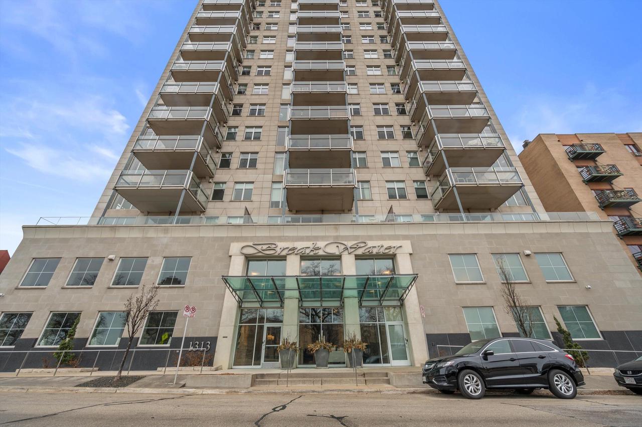 1313 N Franklin Place 902 — photo
