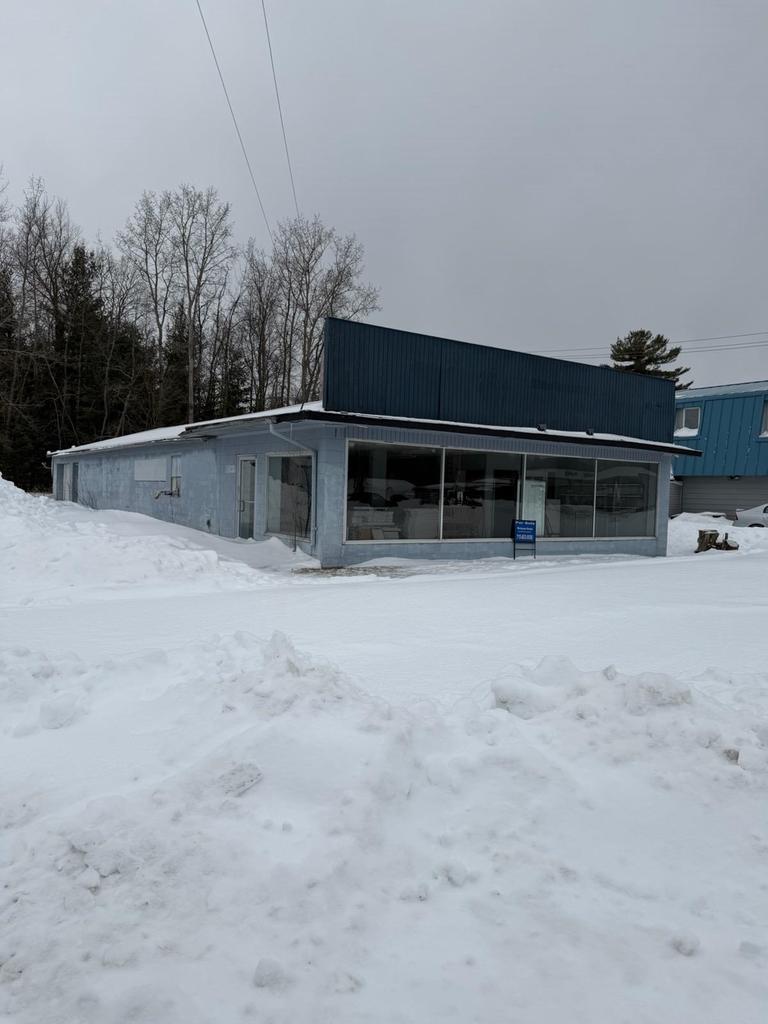 1422 E Green Bay Street — photo