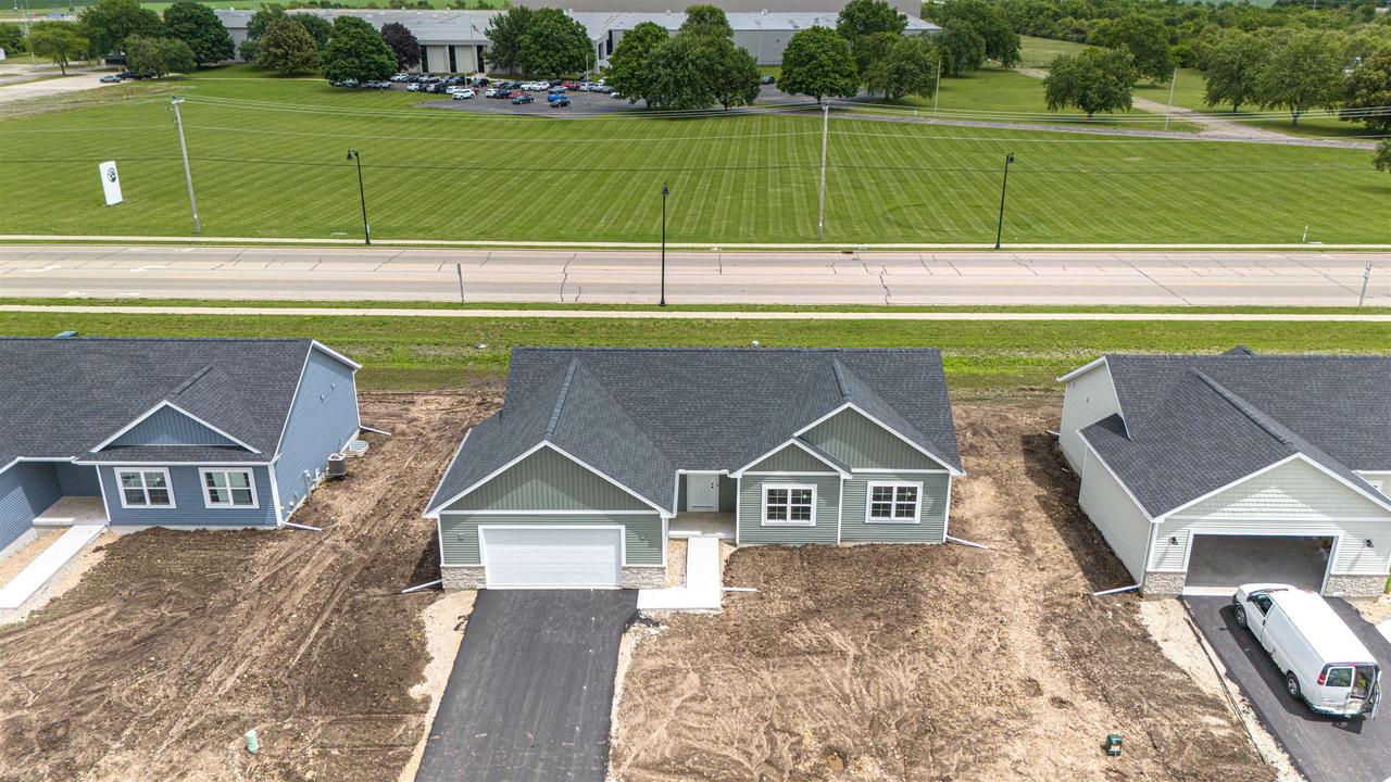 1744 E Kyle CIRCLE, Beloit, WI 53511 — photo 2