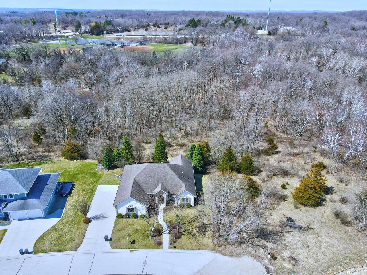 555 Moraine Drive — photo