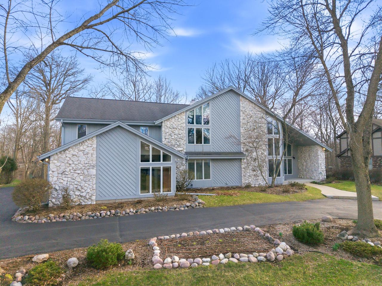 301 W Ravine Baye ROAD, Milwaukee, WI 53217