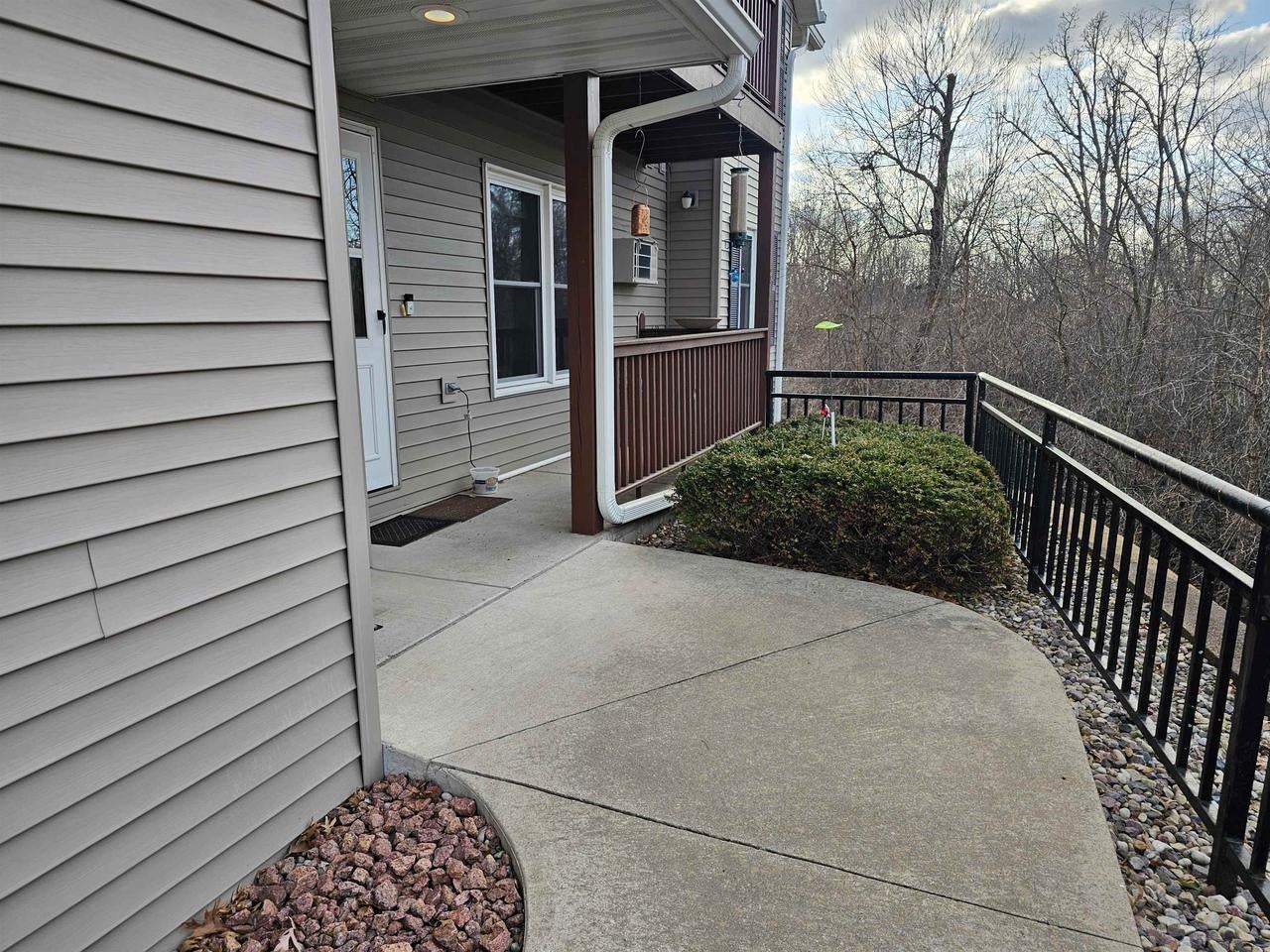 231 a Country Side Court — photo