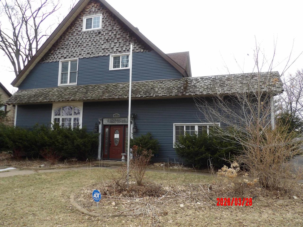 2133 Main Street — photo
