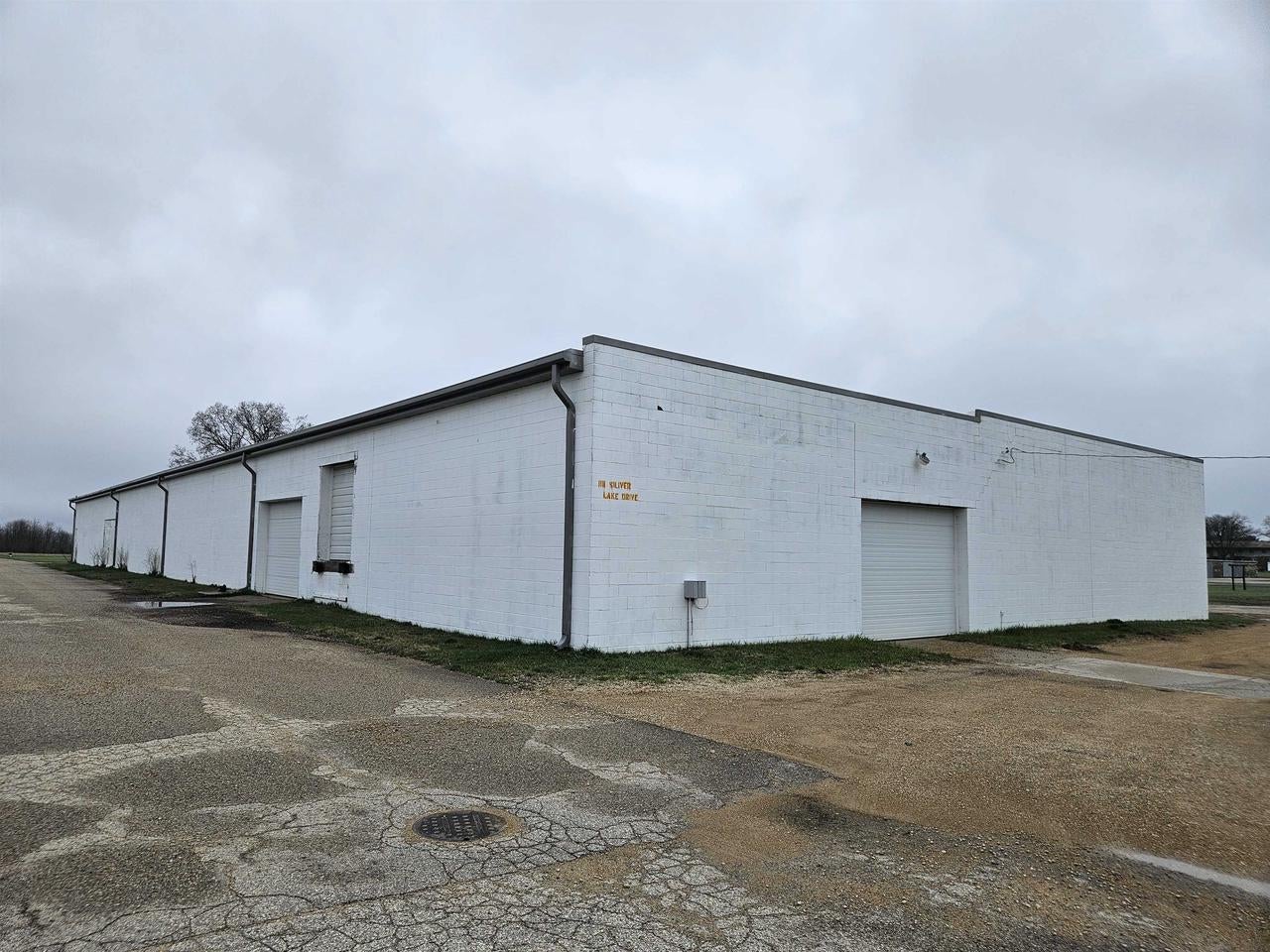 1057 Silver Lake Drive — photo