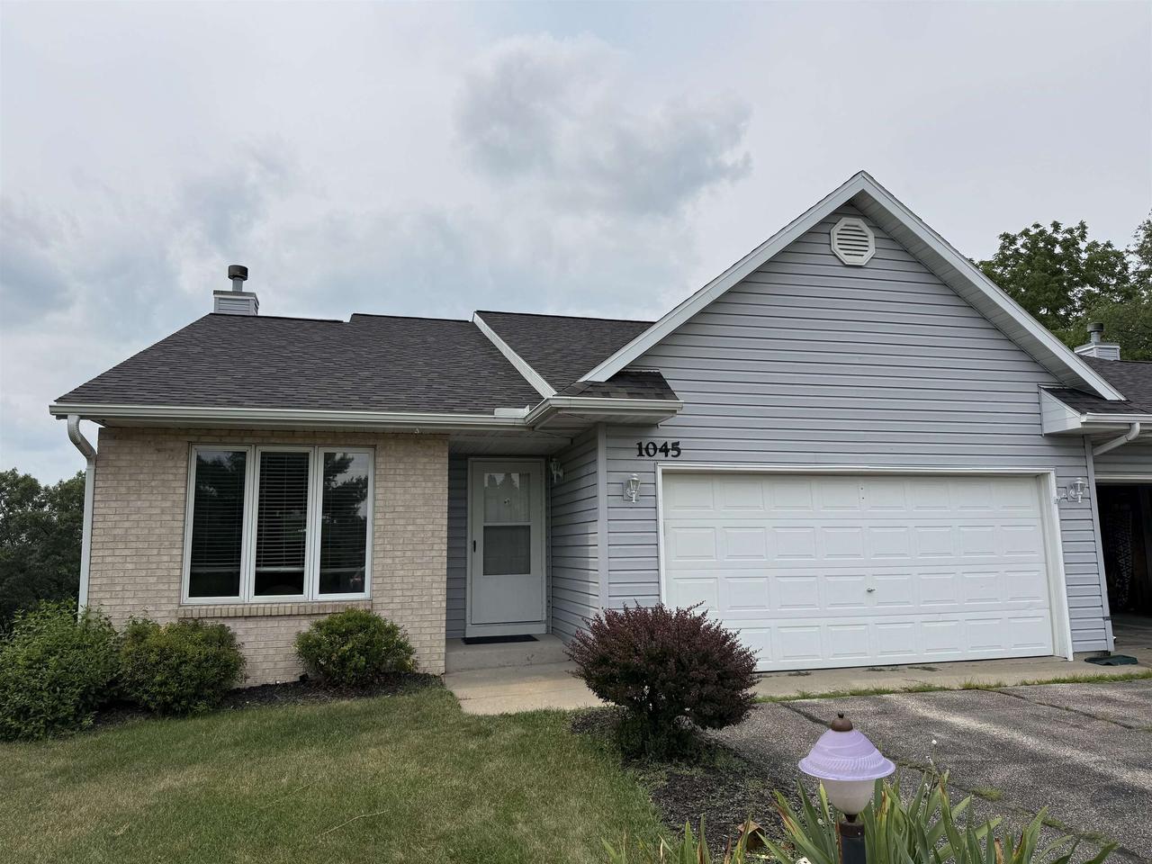 1045 Saddle Ridge — photo
