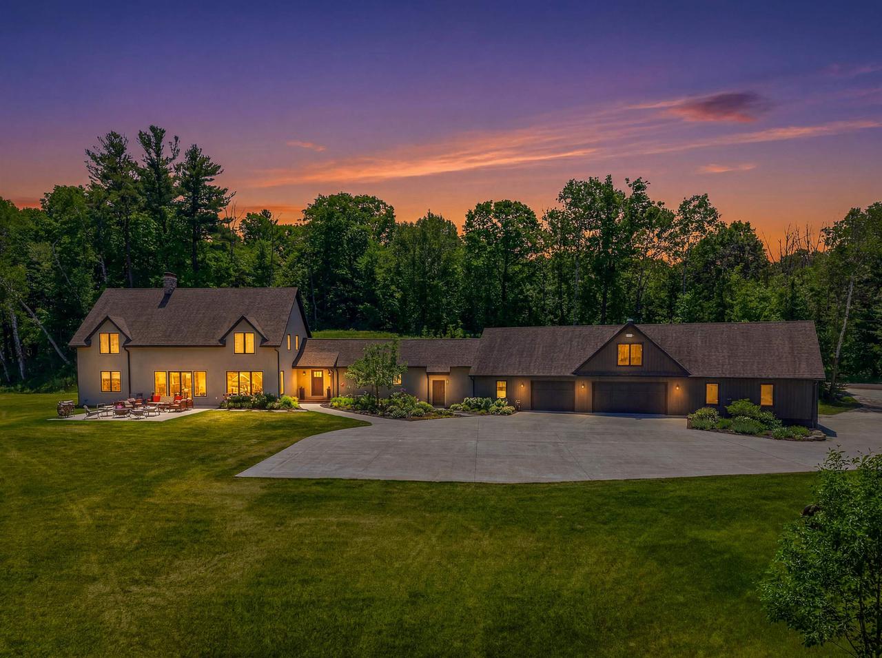 15109 Moraine Road — photo